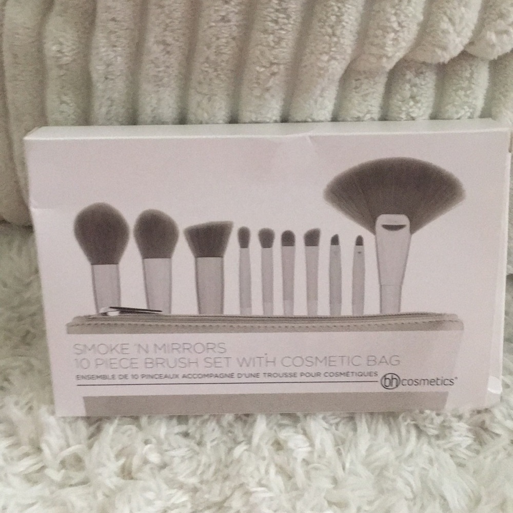 BH Cosmetics Smoke ‘N Mirrors Brush